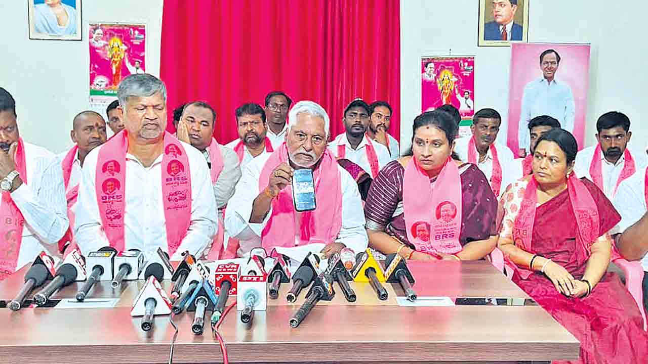 వడ్లు కొనకుంటే ఊరుకోం