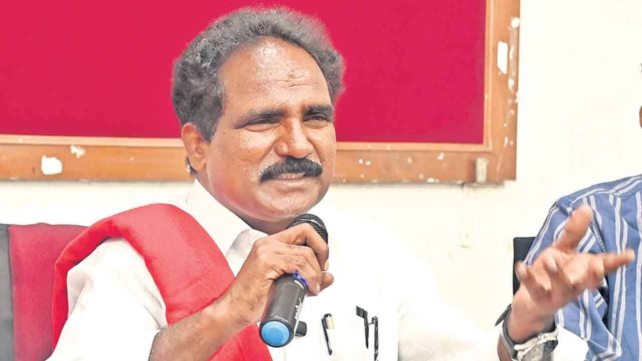 కార్పొరేట్‌ చేతుల్లోకి విద్య, వైద్యం