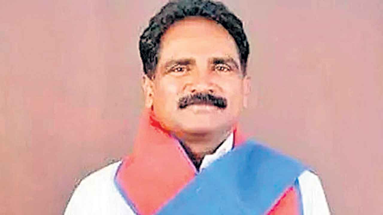 స్కూళ్ల మూసివేత సరికాదు: జాన్‌ వెస్లీ
