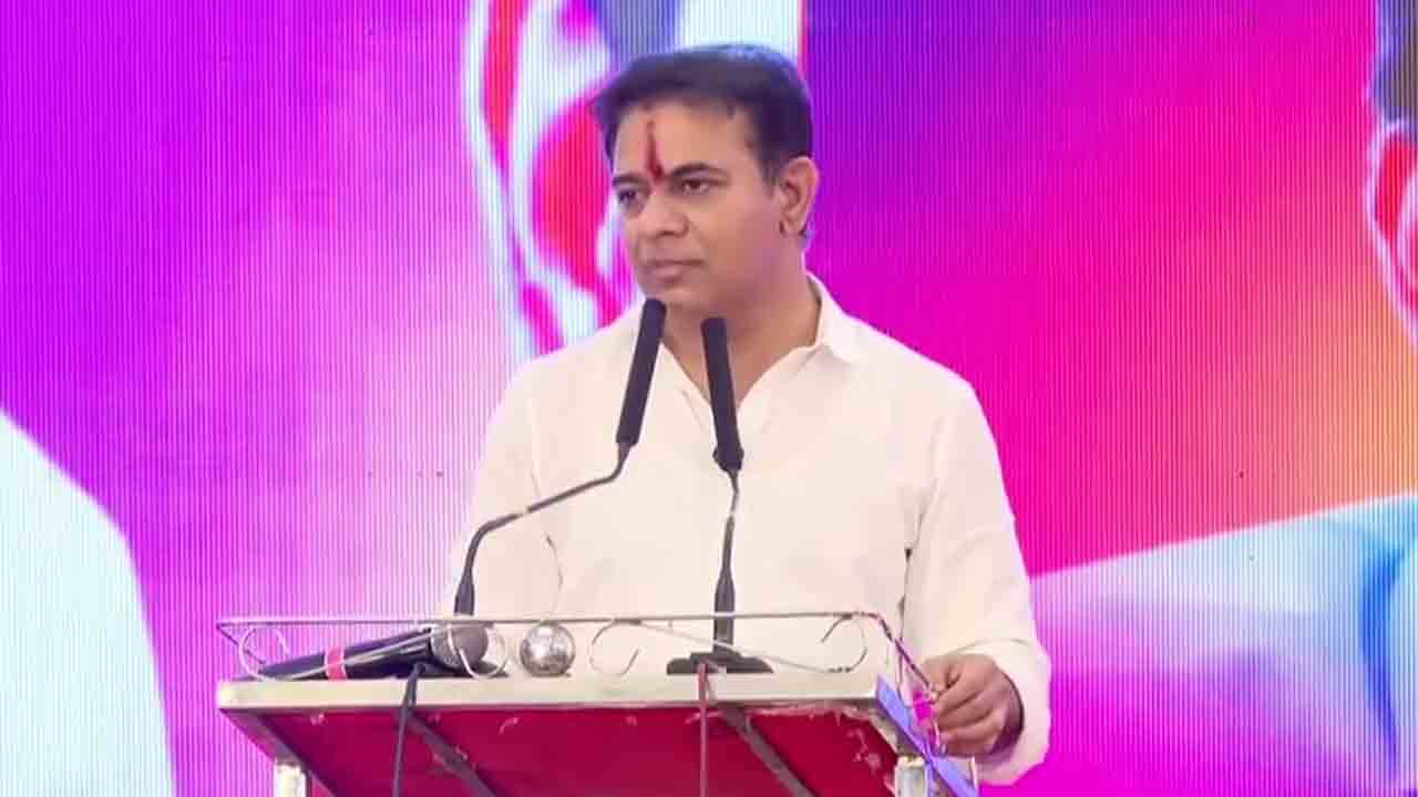KTR | సీఎం రేవంత్‌ రెడ్డి తుగ్లక్ నిర్ణయం.. మళ్లీ మెట్రో పట్టాలు ఎక్కాలంటే 2028లో కేసీఆర్ రావాల్సిందే : కేటీఆర్
