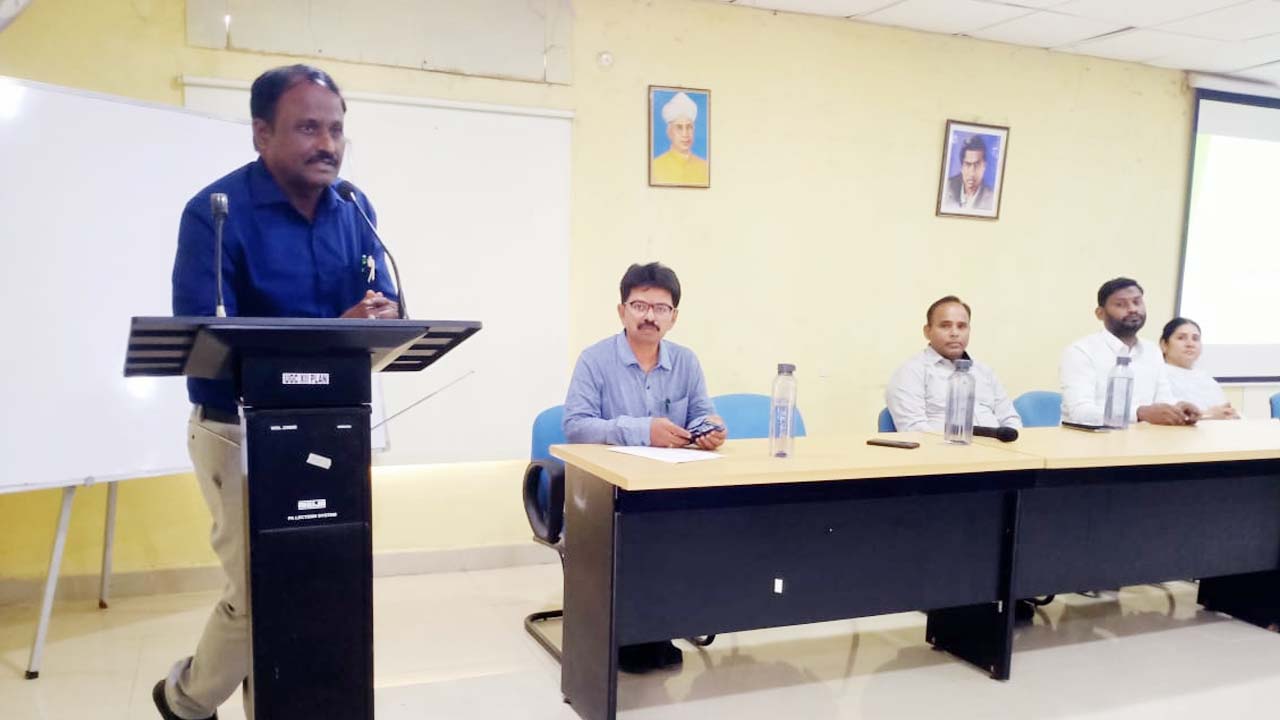OSD Venkatramireddy | విద్యార్థులు బోధన సామర్థ్యం, ఆత్మవిశ్వాసంతో ఇంటర్వ్యూకి వెళ్లాలి : ఓఎస్డీ ప్రొఫెసర్‌ వెంకట్రామిరెడ్డి