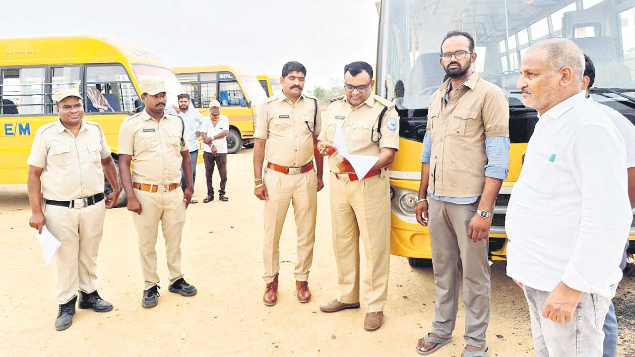 బడి బస్సులు భద్రమేనా?