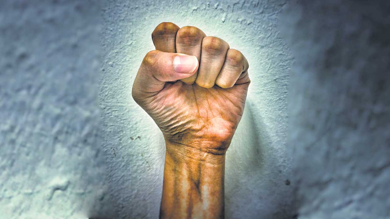 రేవంత్‌ సర్కారుపై కాంట్రాక్టర్ల పోరుబాట?