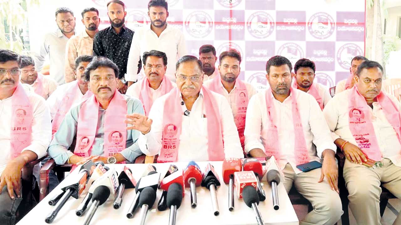 హరీశ్‌రావును విమర్శించే స్థాయి ఎమ్మెల్యేకు లేదు
