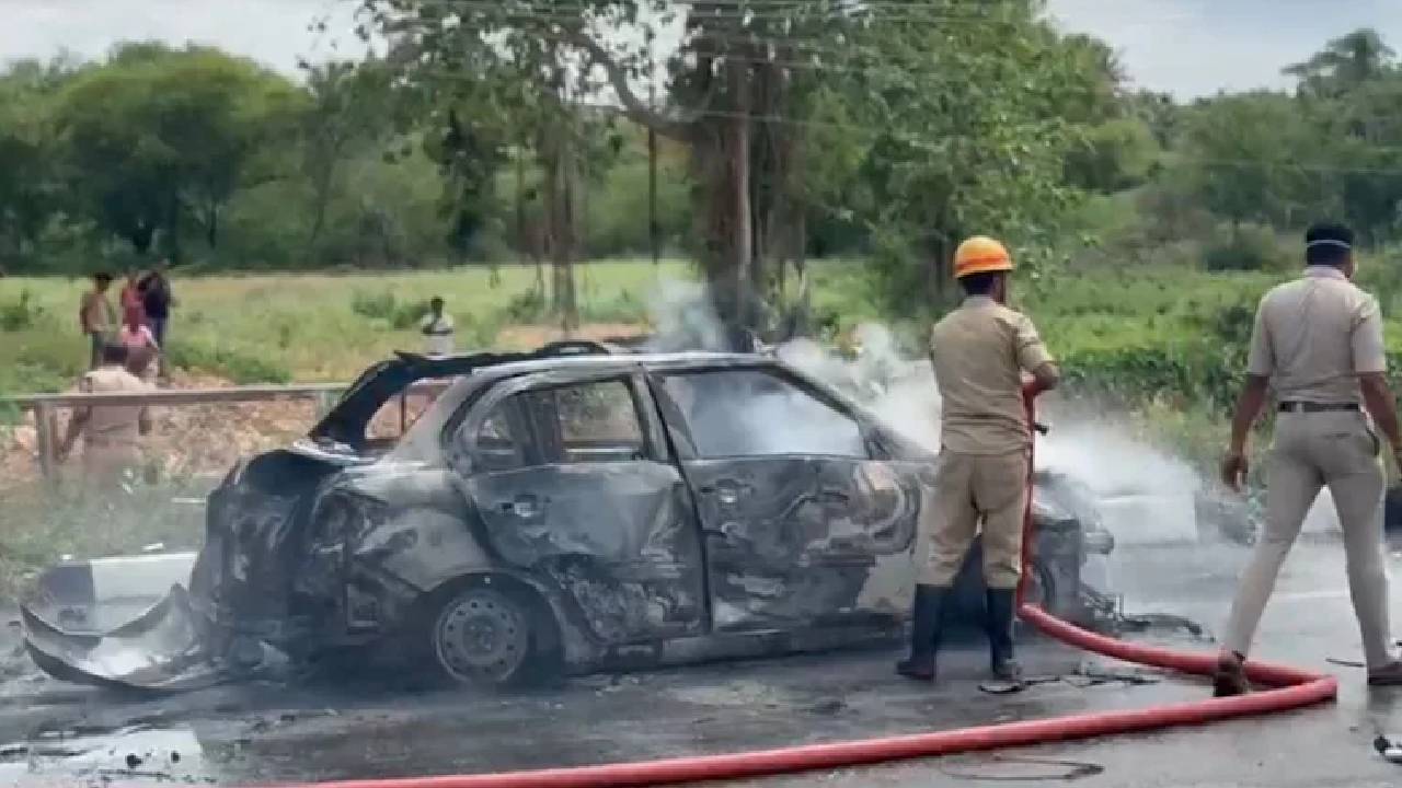 Karnataka | కారులో మహిళను పొడిచిన యువకుడు.. నాటు బాంబు పేలి అదే కారులో సజీవ దహనం