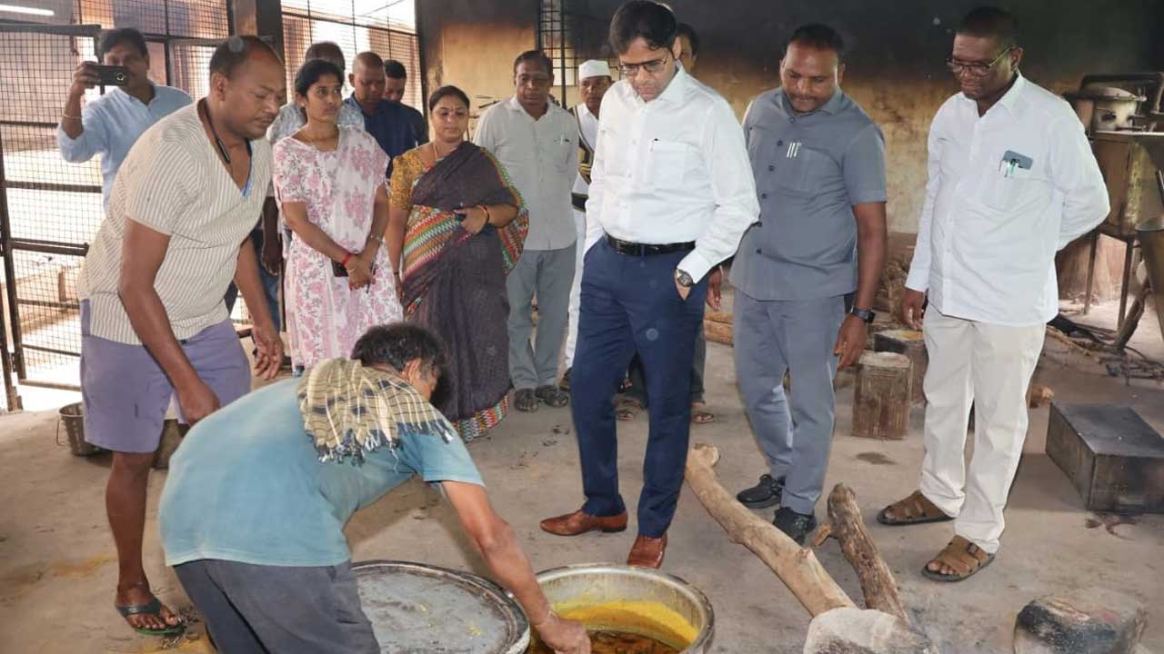 పాఠశాల నిర్వహణలో నిర్లక్ష్యం వద్దు