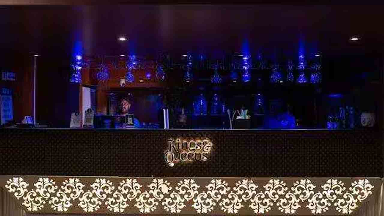 Kings and Queen Pub | అర్ధరాత్రి సింగిల్‌గా పబ్‌లోకి.. లేడీ ఆఫీసర్‌ స్పై ఆపరేషన్‌