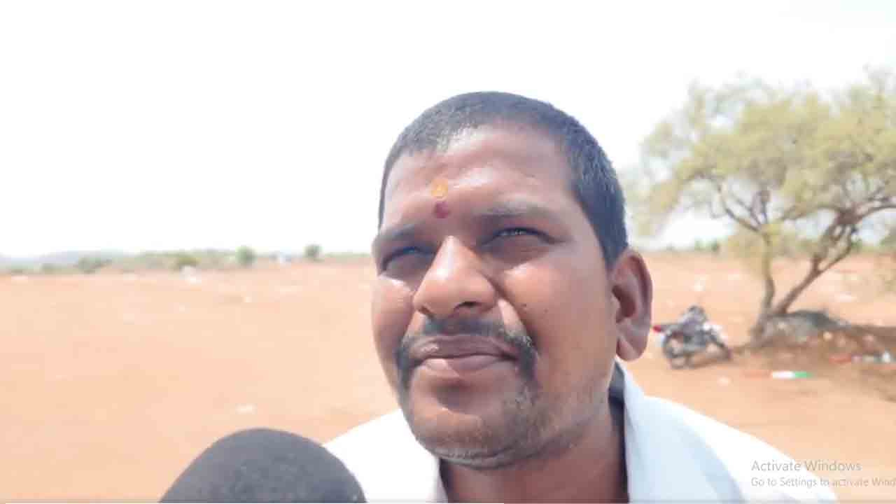 Koheda Farmer | గుట్టెక్కి చూస్తే తిరుప‌తి రెడ్డి, కొండ‌ల్ రెడ్డి లే అవుట్ క‌నిపిస్త‌ది.. కోహెడ ఫ్రూట్ మార్కెట్ బాధిత రైతు