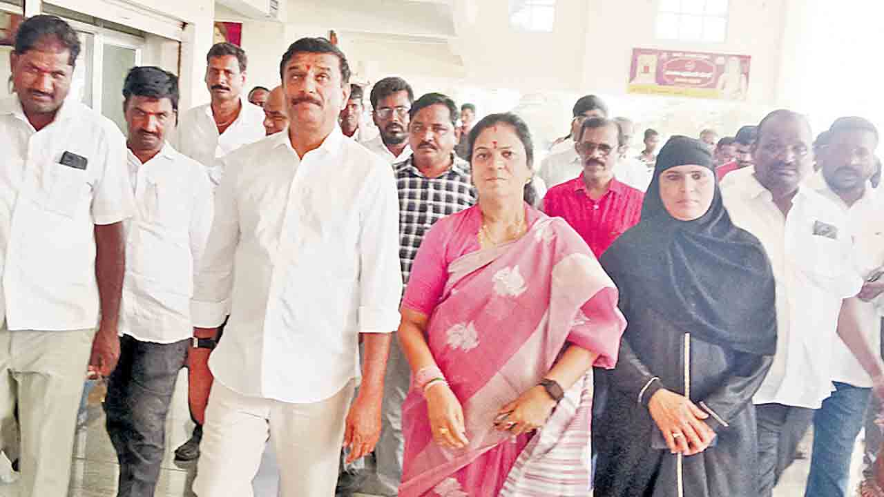 ఆర్టీసీ సిబ్బందిపై ఆగ్రహం
