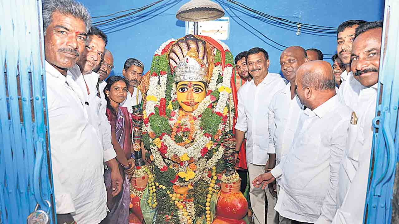 దుర్గామాత, బీరప్ప చల్లగా చూడాలి