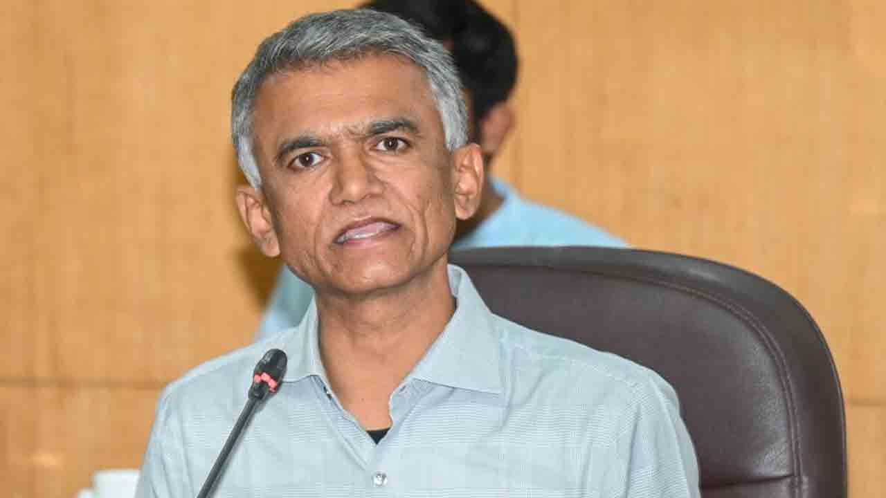 స్పష్టత ఇస్తేనే బాధ్యతలు చేపడతా.. శాఖలపై డీకేకు మంత్రి అల్టిమేటం