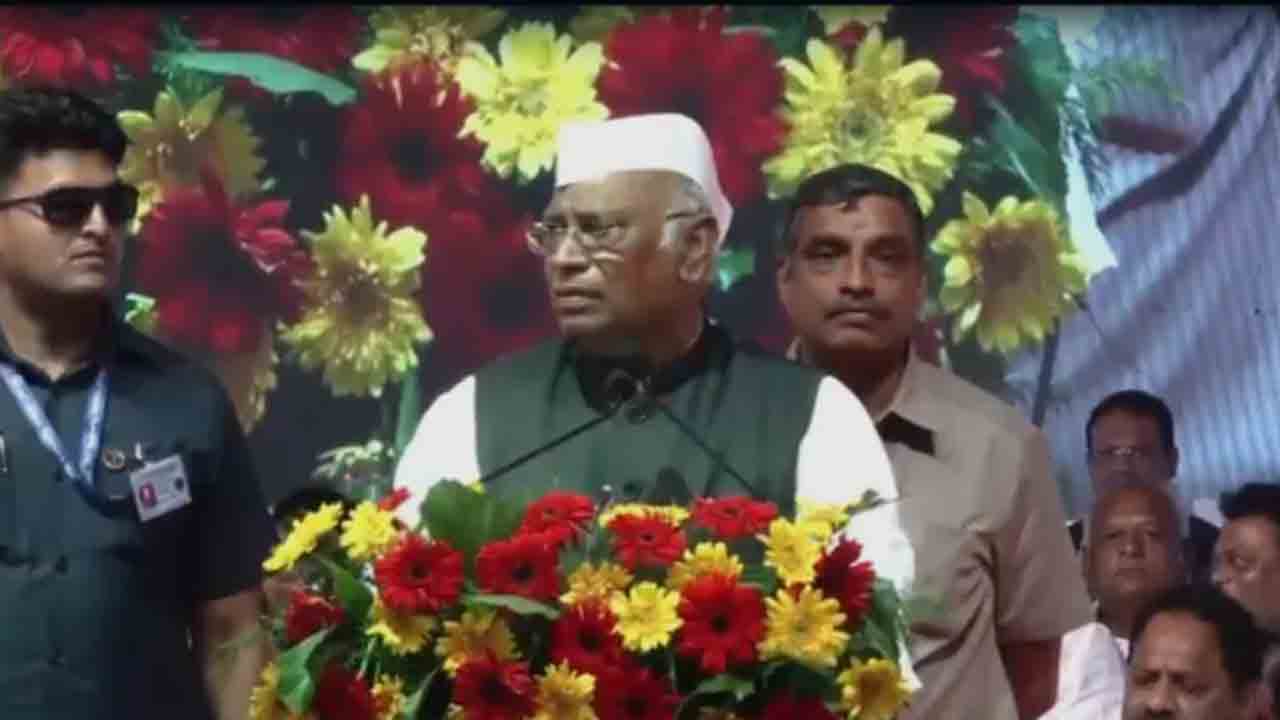 Mallikarjun Kharge | సభలో ‘డీకే-డీకే’ నినాదాలు.. కాంగ్రెస్‌ కార్యకర్తలపై   మండిపడ్డ ఖర్గే