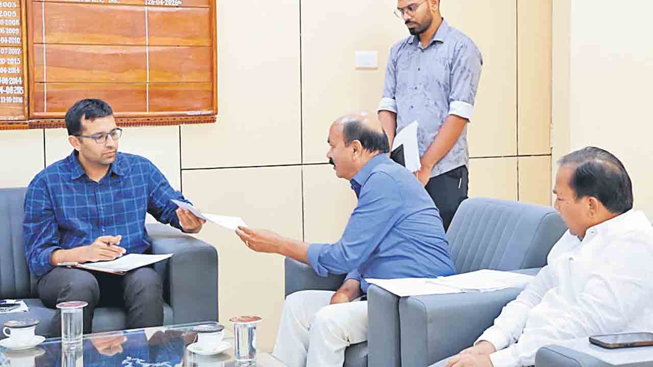 ప్రజా సమస్యలు పరిష్కరించాలి
