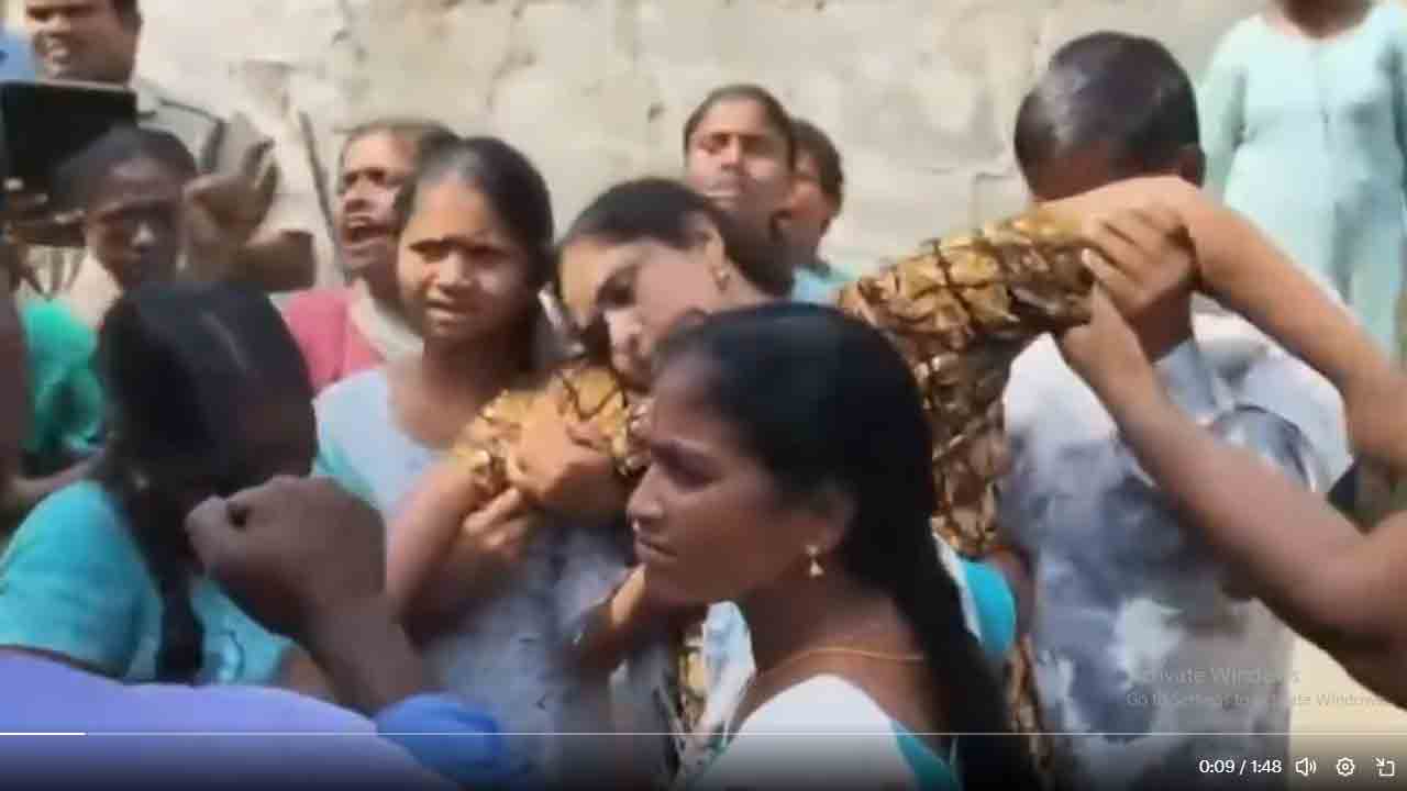MLA Naini Rajender Reddy | పేద‌ల ఇండ్ల‌పై కాంగ్రెస్ ఎమ్మెల్యే నాయిని అనుచ‌రుల దౌర్జ‌న్యం.. వీడియో
