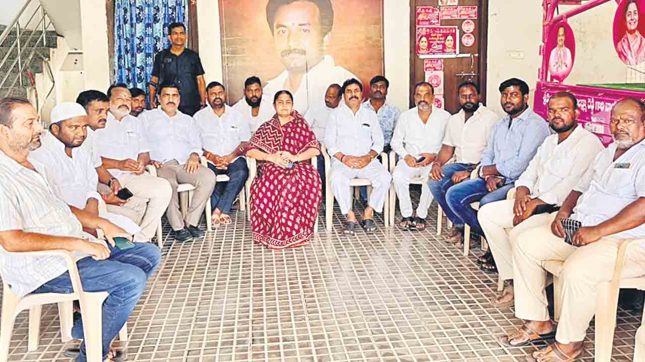 మంత్రులు, అధికారుల మధ్య సమన్వయలోపం