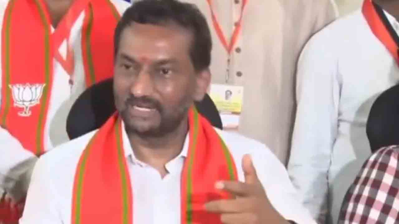 MP Raghunandan Rao | గోకుల్‌ చాట్‌ కౌంటర్ రోజు లక్ష రూపాయలు.. ప్రభుత్వ ఉద్యోగం కంటే ఎక్కువ సంపాదన : బీజేపీ ఎంపీ రఘునందన్ రావు