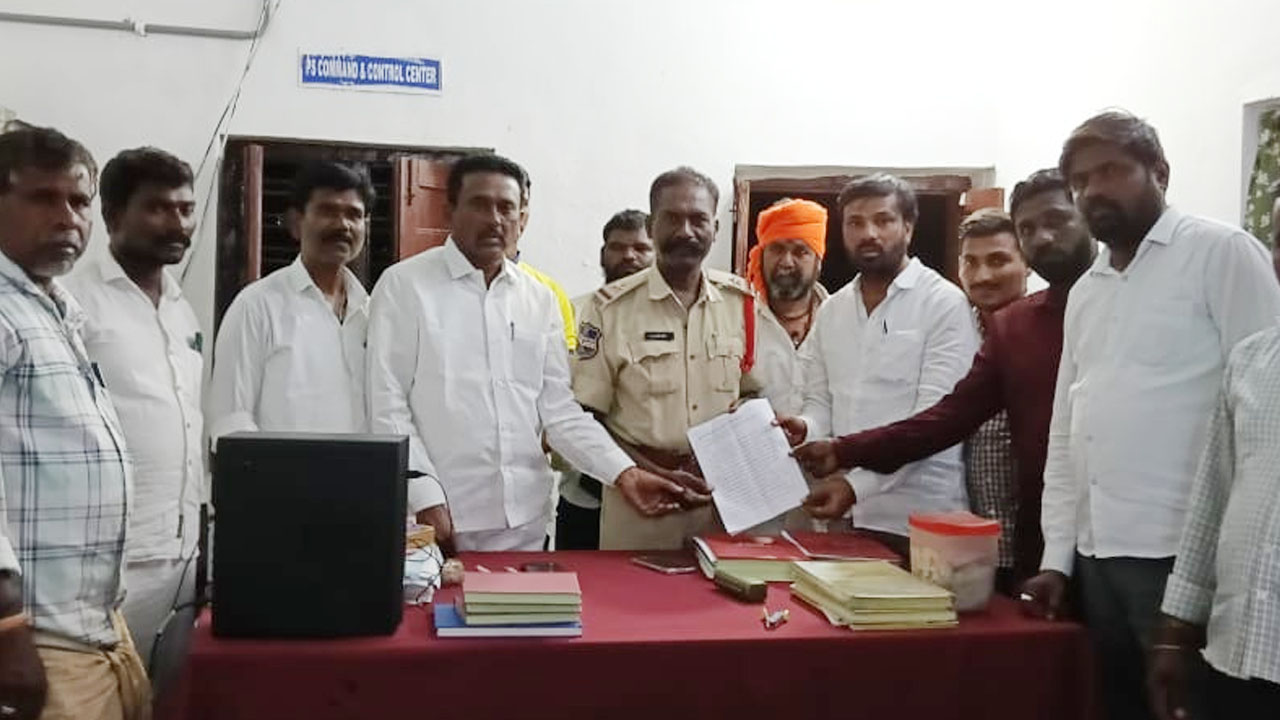 Police Complaint | ఇసుక మాఫియా బెదిరింపులపై బీఆర్‌ఎస్‌ నాయకుల ఫిర్యాదు