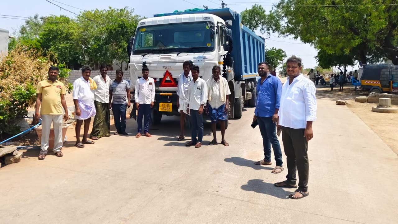 అంజన్న పేరుతో ఇసుక దోపిడీ