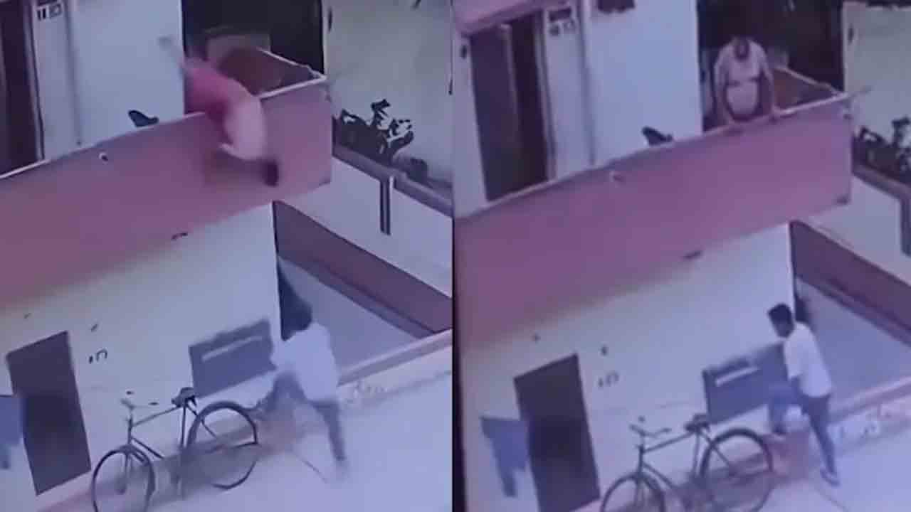 Watch: ఐస్‌క్రీమ్‌ అందుకునేందుకు వంగిన వ్యక్తి.. తర్వాత ఏం జరిగిందంటే?