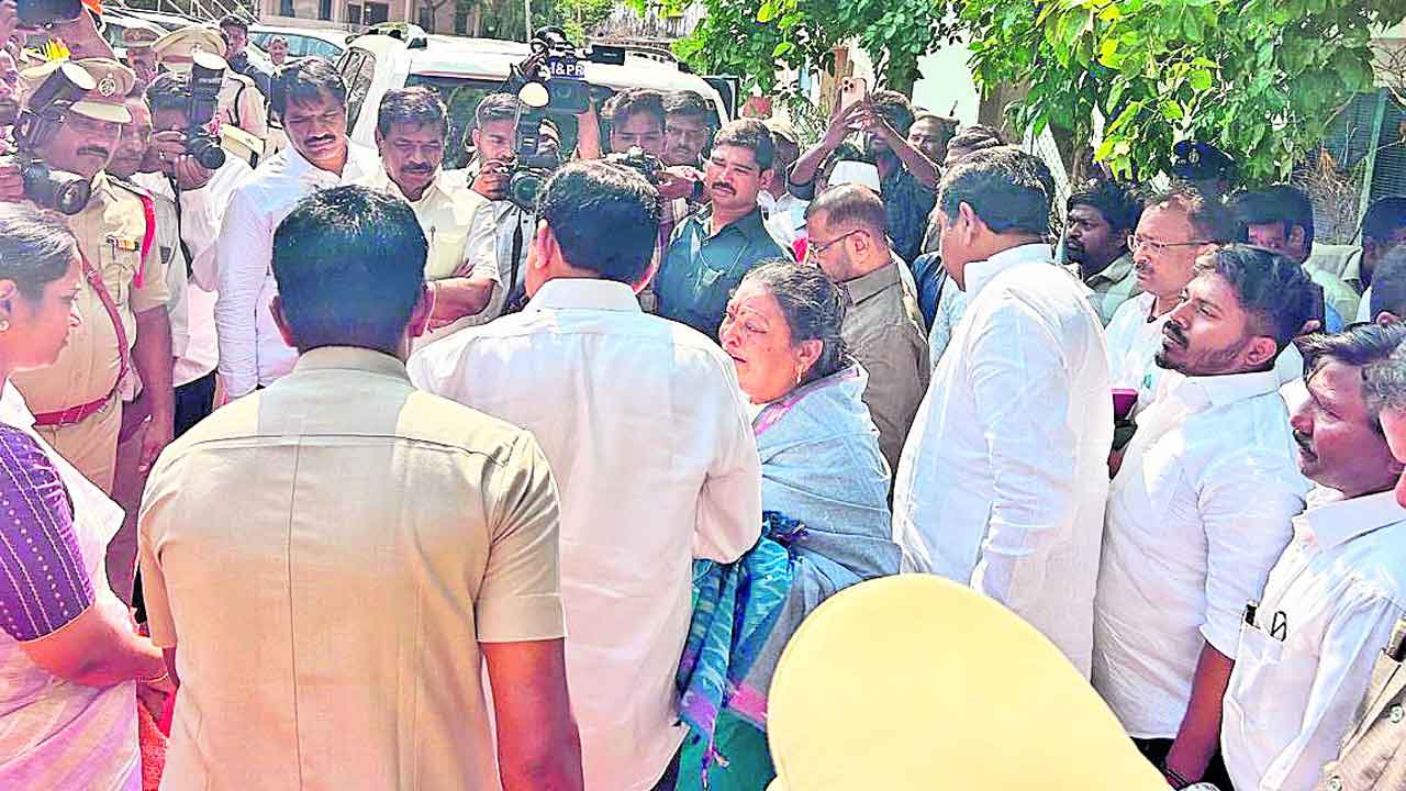 కొడుకును కోల్పోయా.. ఆదుకోండి..