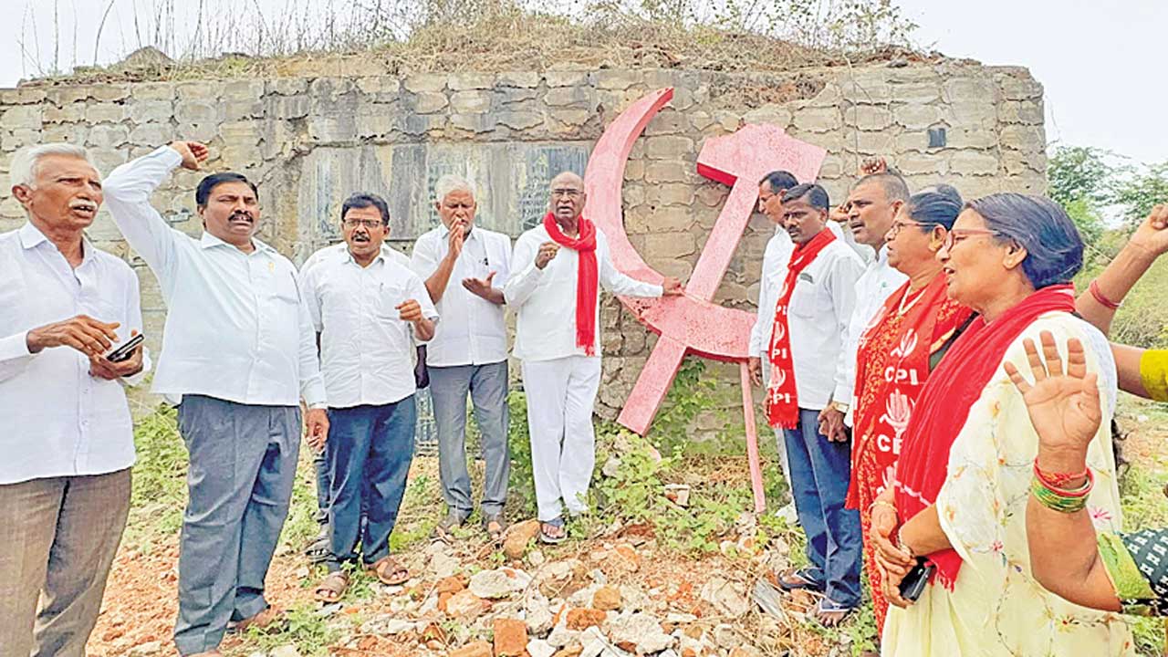 స్తూపం భూములు పరిరక్షించాలి