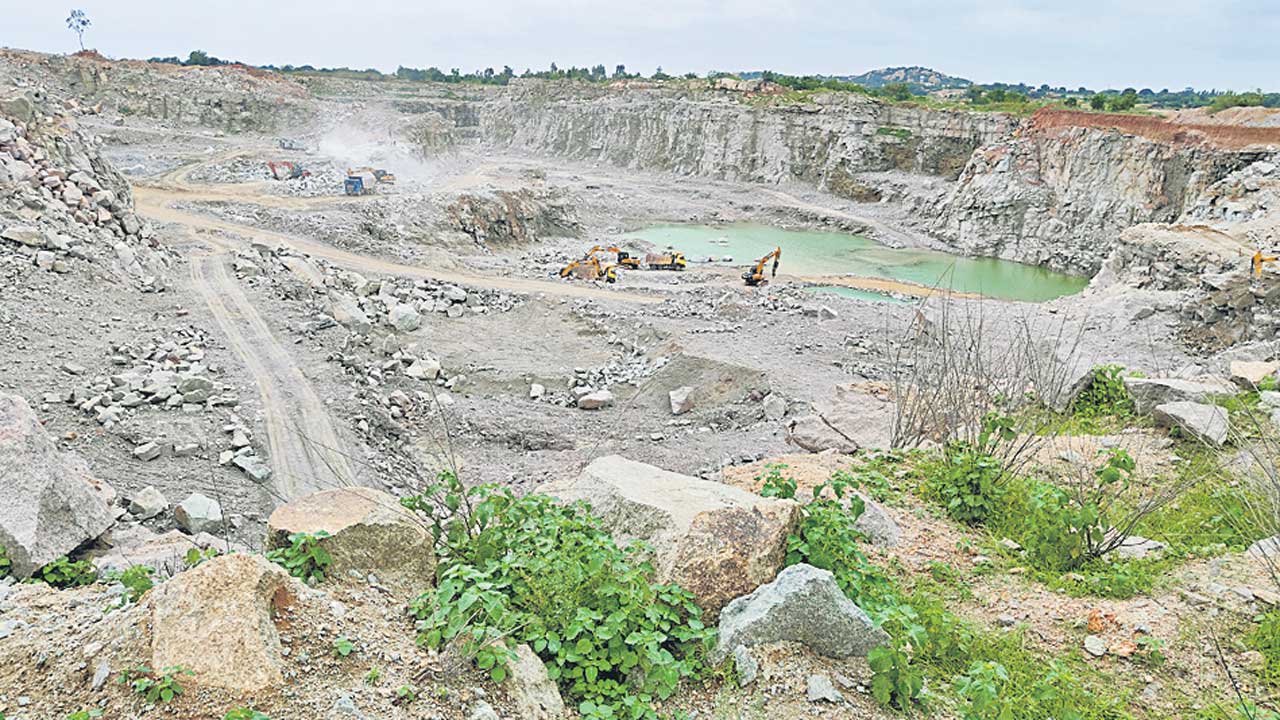 రైతు నెత్తిన క్వారీ పిడుగు!