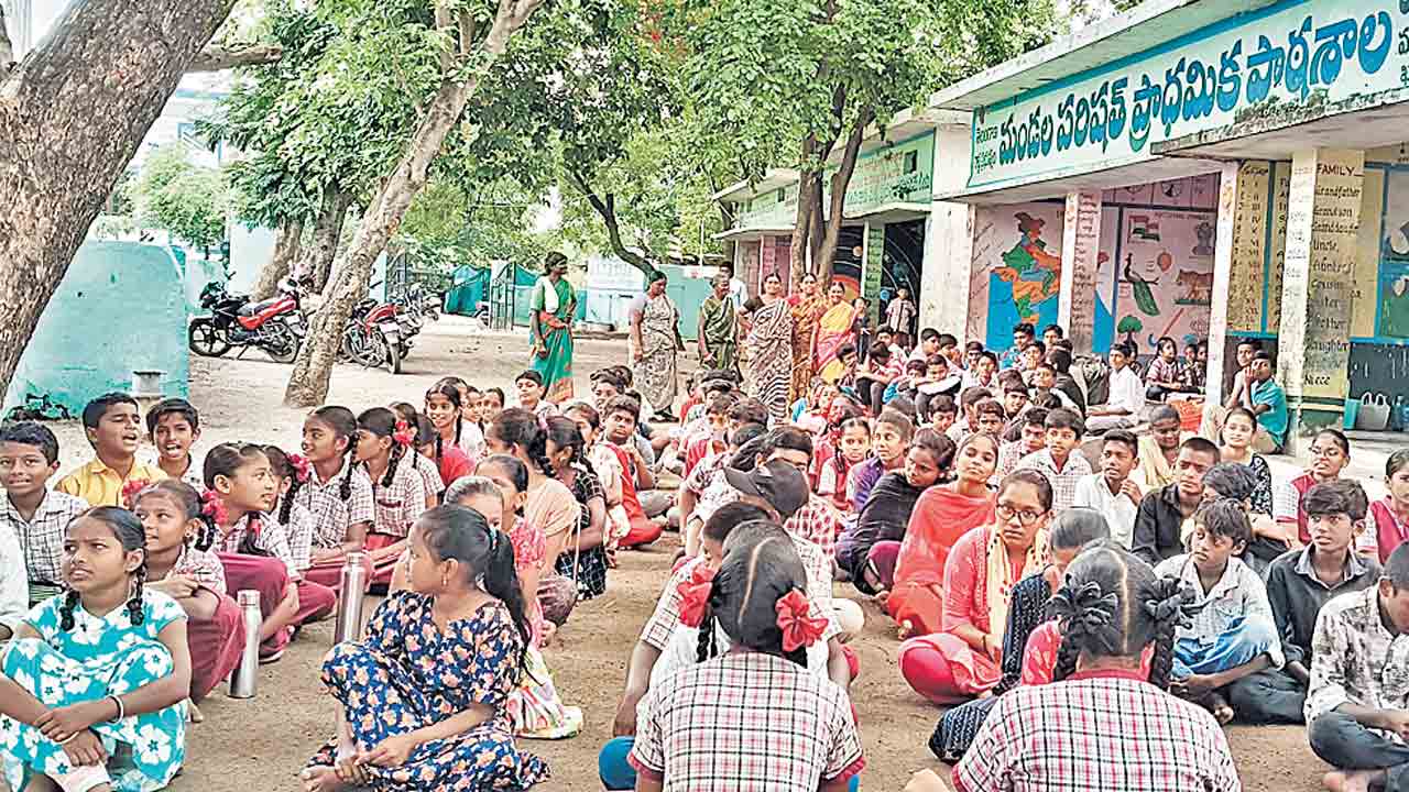 టీచర్‌ ఖాళీలు 14,171.. మెగా డీఎస్సీ వేస్తామన్న రేవంత్‌ సర్కార్‌