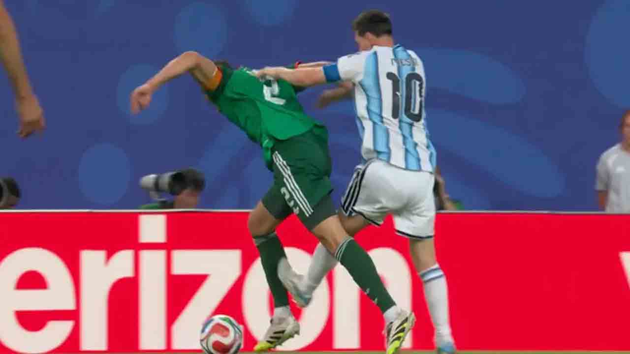 Messi in Controversy | వివాదంలో మెస్సీ.. ఫౌల్ చేసినా కార్డు చూపని రిఫరీ.. వీడియో!