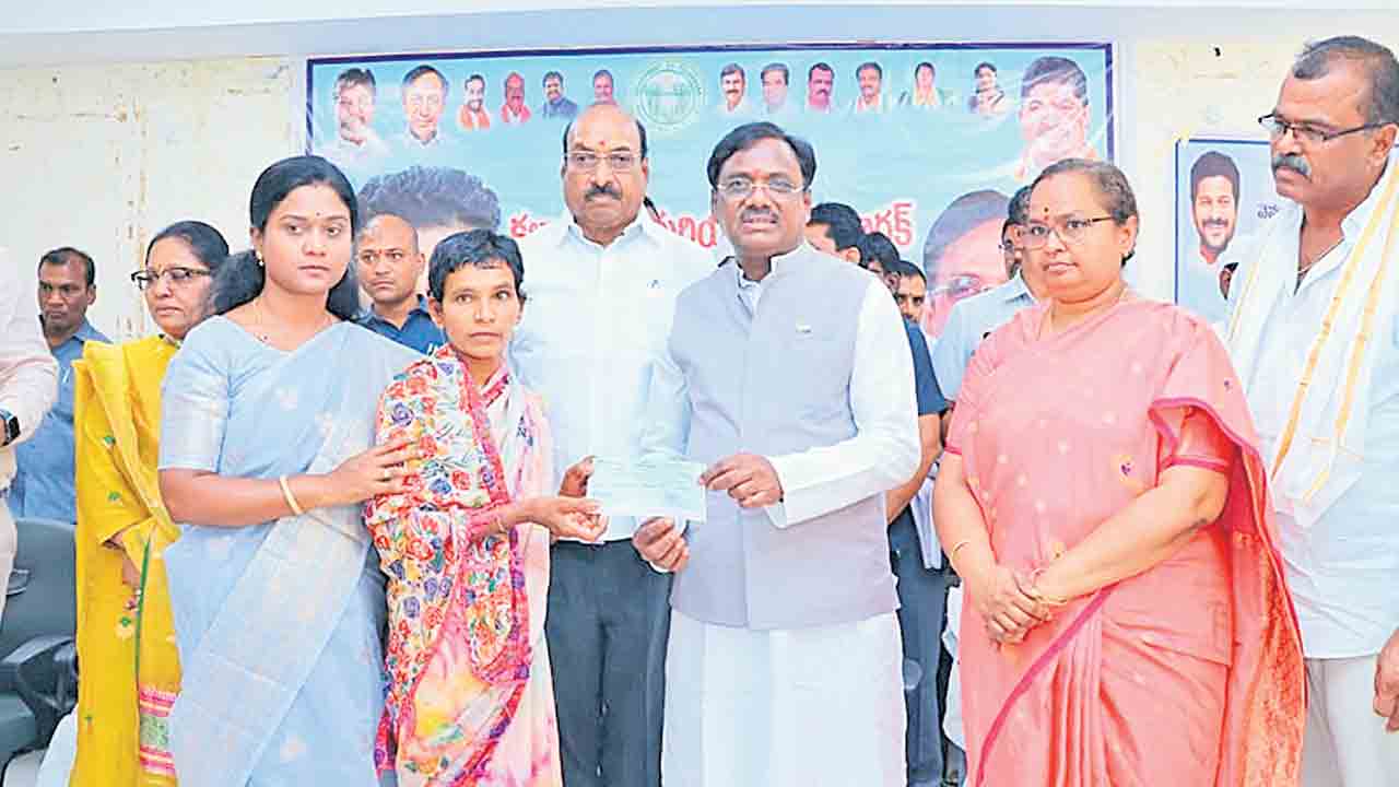 ధాన్యం ఎక్కువ రావడంతోనే కొనుగోలు సమస్య
