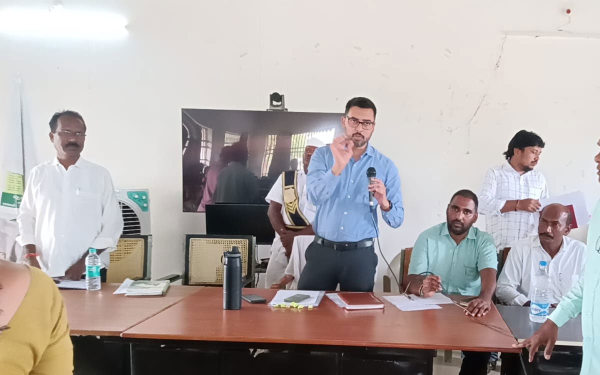 భూములు కోల్పోయే రైతులకు న్యాయం చేస్తాం : భద్రాచలం సబ్ కలెక్టర్ మృణాల్ శ్రేష్ఠ