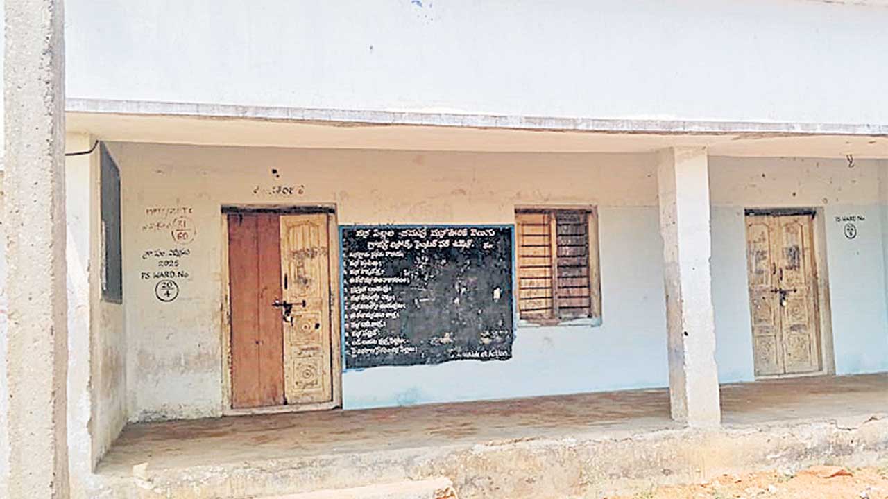 మూతబడిపోయాయి