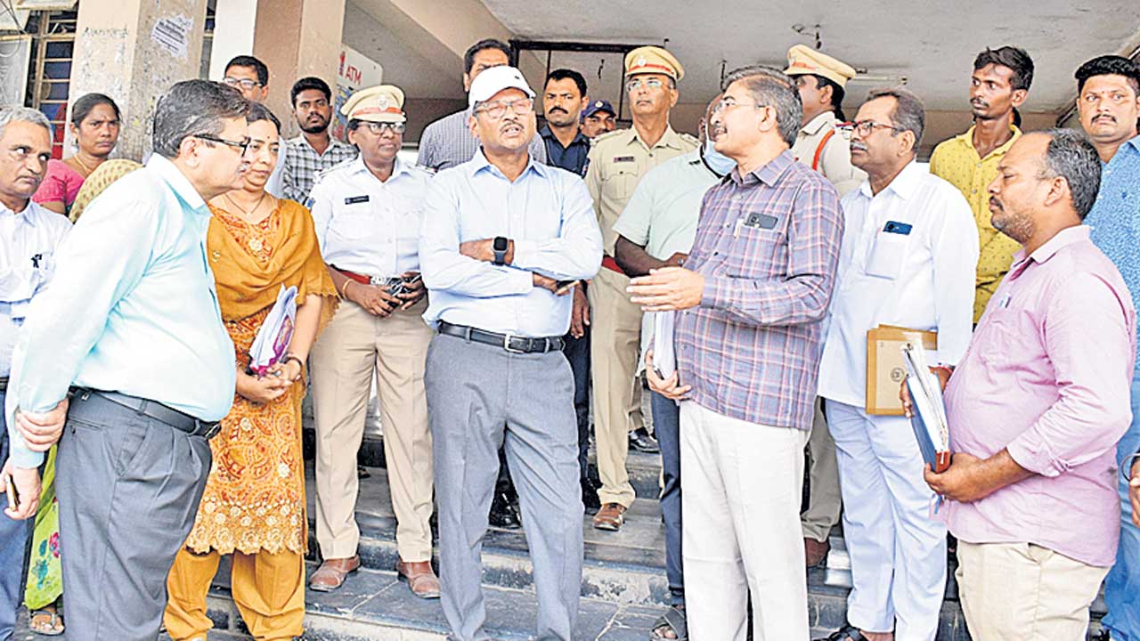 అన్ని గ్రామాలకు బస్సులు నడపాలి
