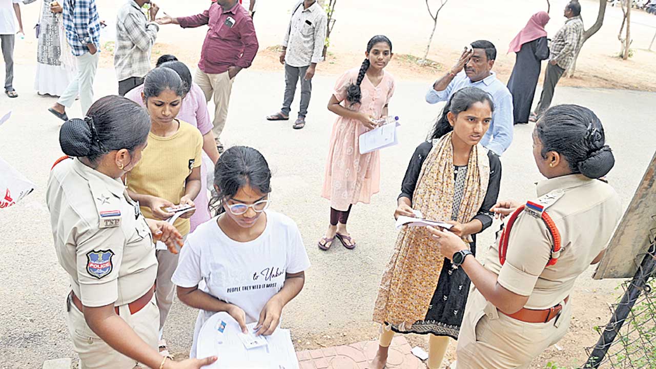 నీట్‌ పరీక్ష ప్రశాంతం