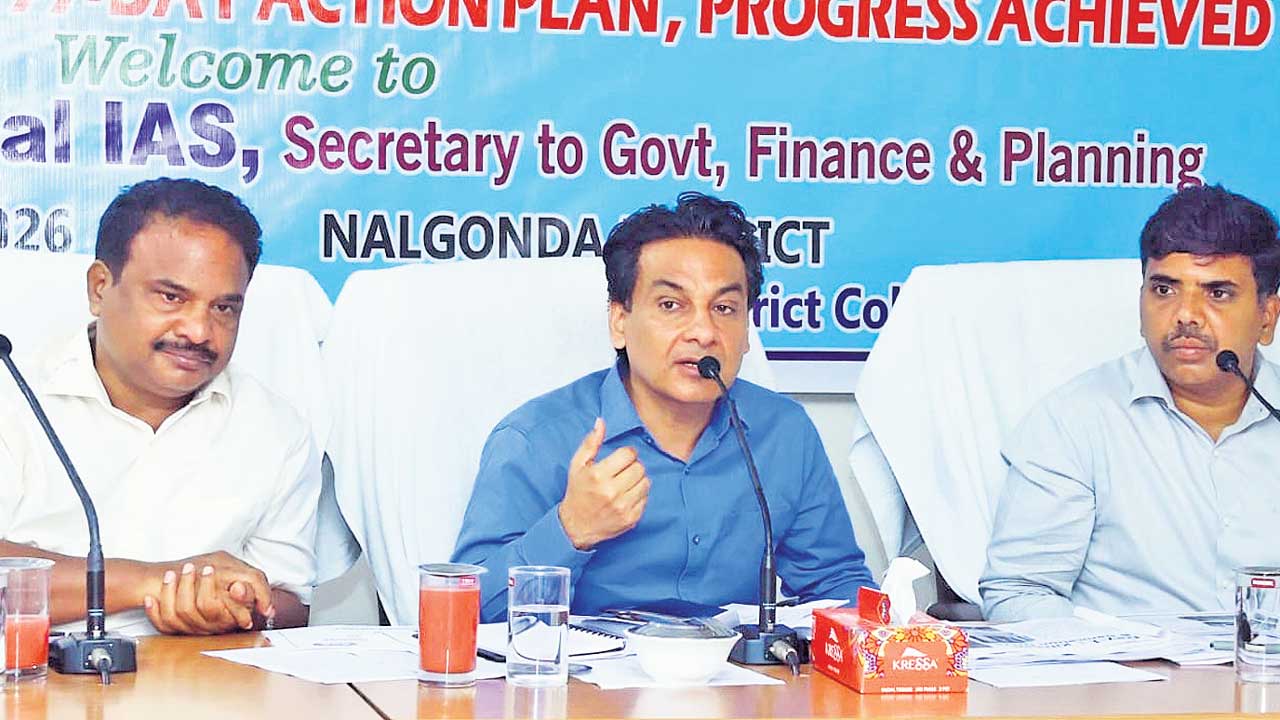 ప్రభుత్వ పథకాలు లబ్ధిదారులకు చేరేలా చూడాలి