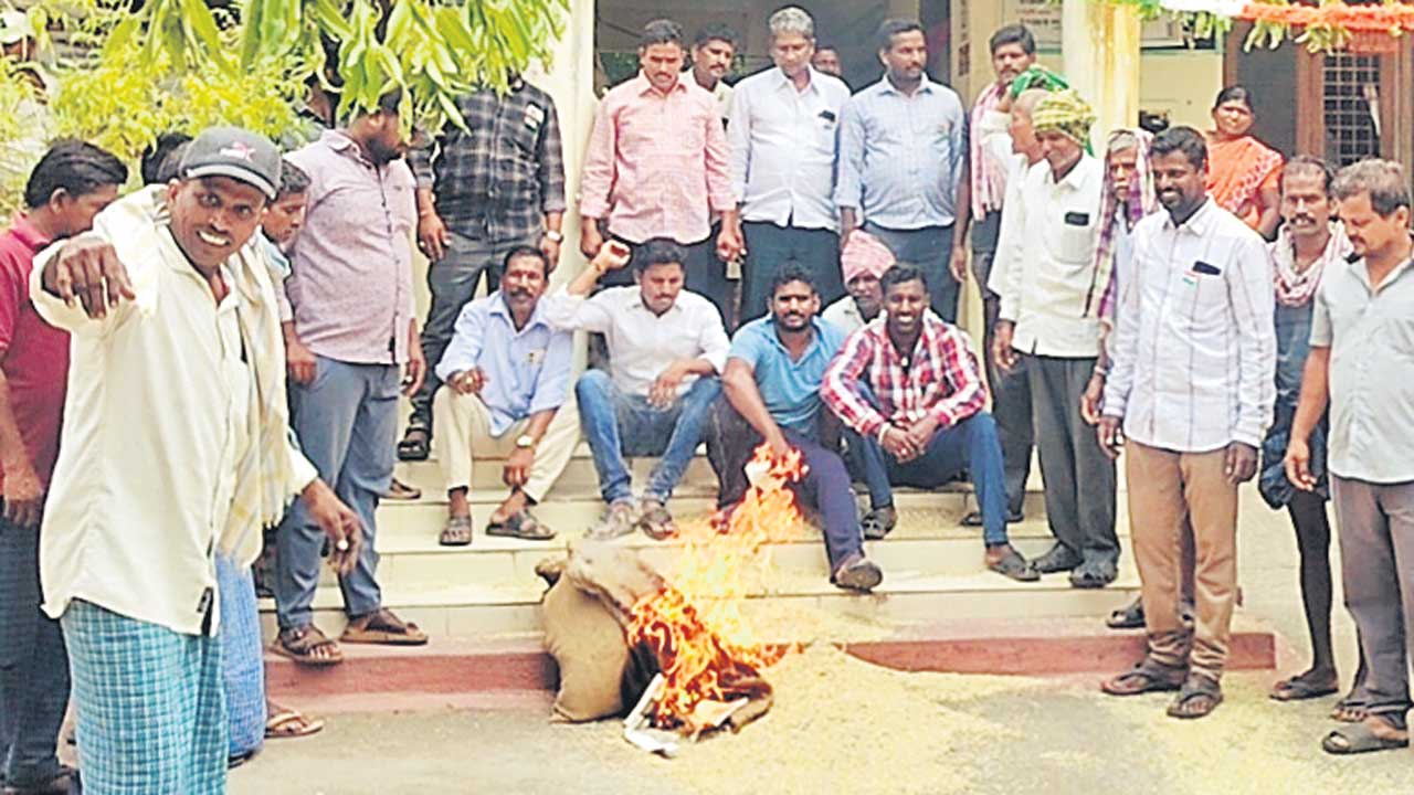 ఆవిర్భావ వేళ.. రైతుల ఆగ్రహజ్వాల