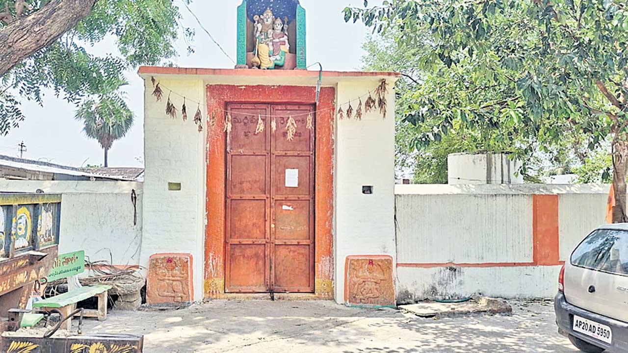 ఆరొందల ఎకరాల ఆసామి.. ఈ స్వామి!