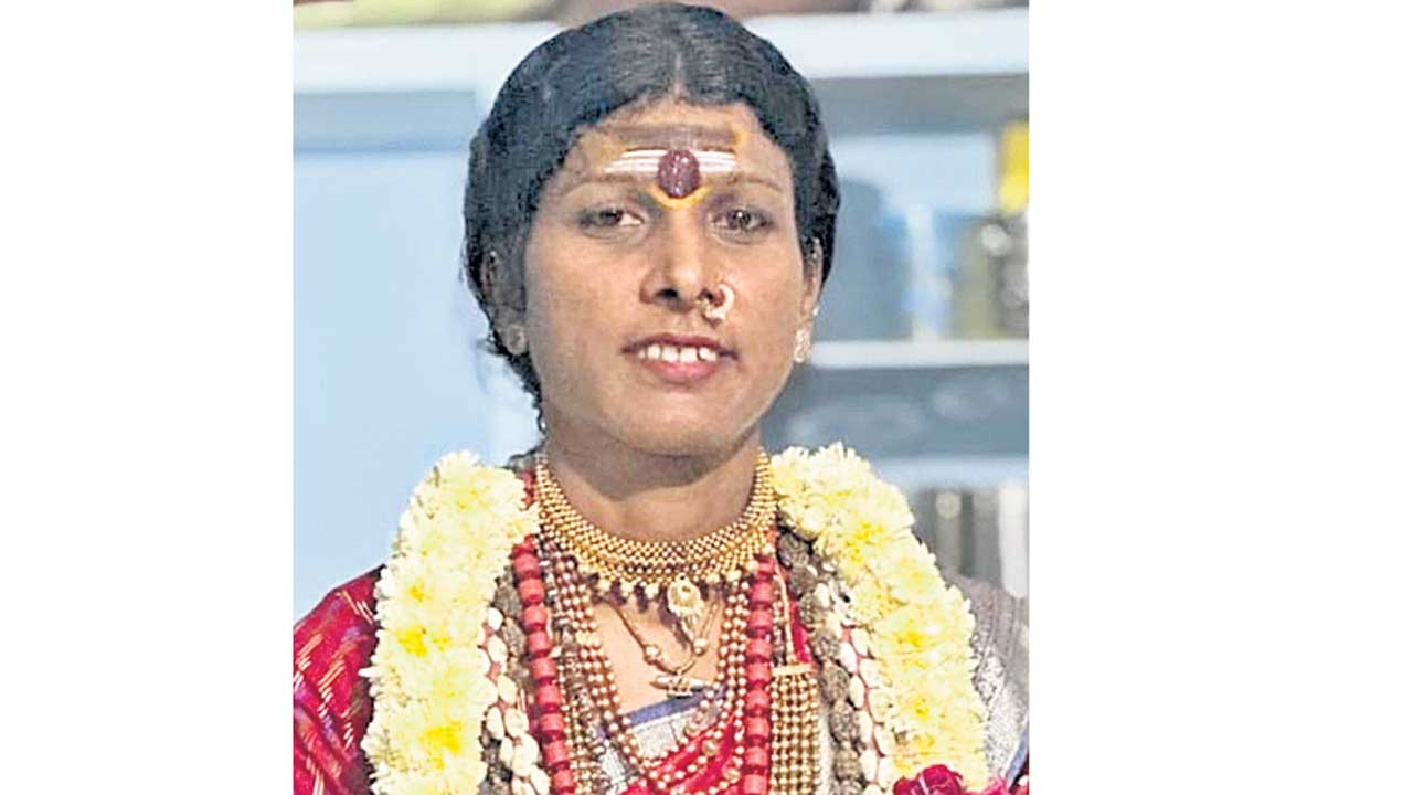 బంగారం కోసం దారుణ హత్య!