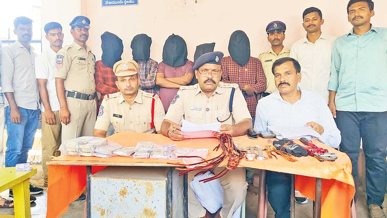 కాపర్‌ వైర్‌ చోరీ చేసే ముఠా అరెస్టు