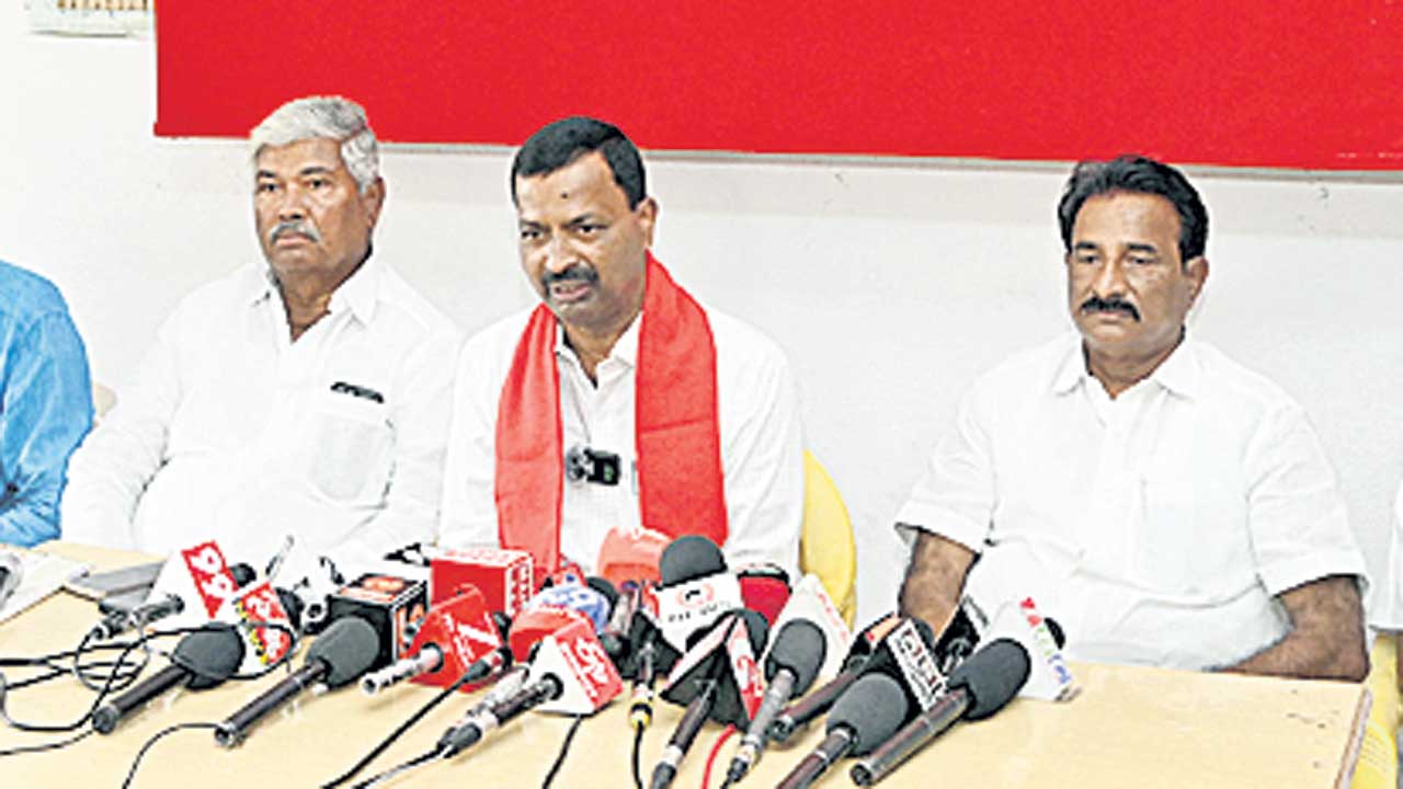 ప్రజల విశ్వాసం కోల్పోతున్న ప్రభుత్వాలు