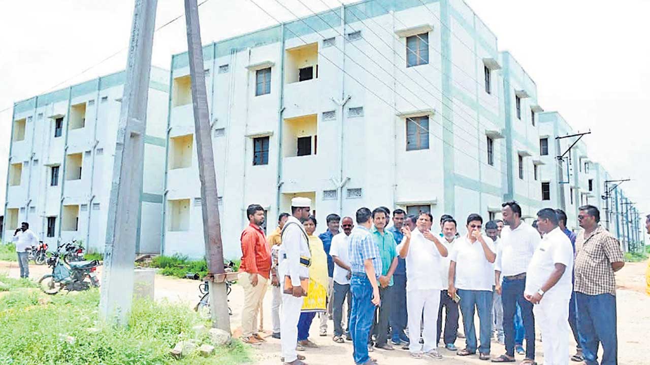 సొమ్మొకరిది.. సోకొకరిది!