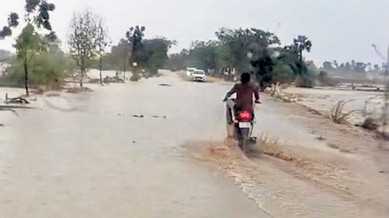 మునుగోడులో భారీ వర్షం