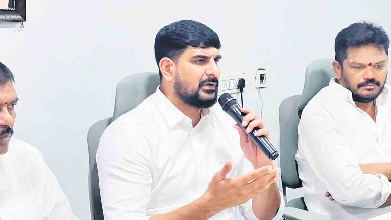హుజూరాబాద్‌ ఎమ్మెల్యే పాడి కౌశిక్‌రెడ్డి