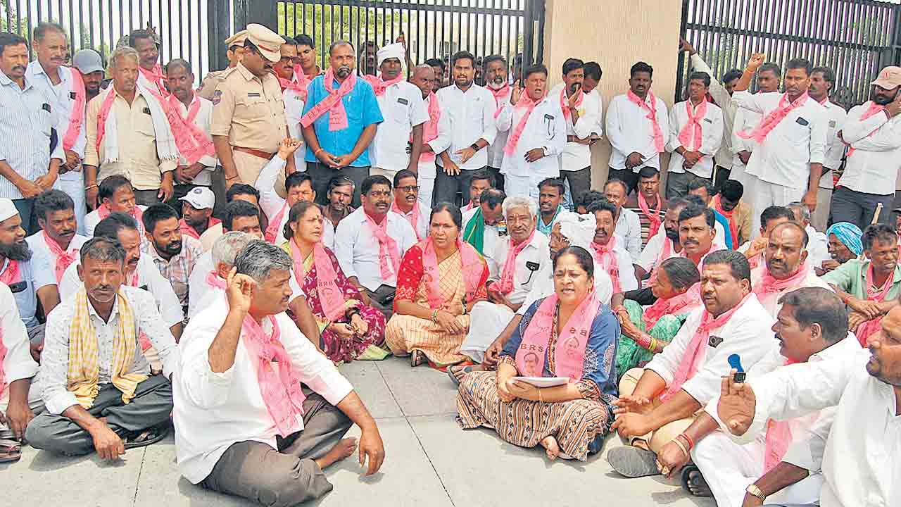 ప్రాజెక్టుల మరమ్మతులపై నిర్లక్ష్యమెందుకు?.. సర్కార్‌పై పద్మాదేవేందర్‌రెడ్డి ధ్వజం