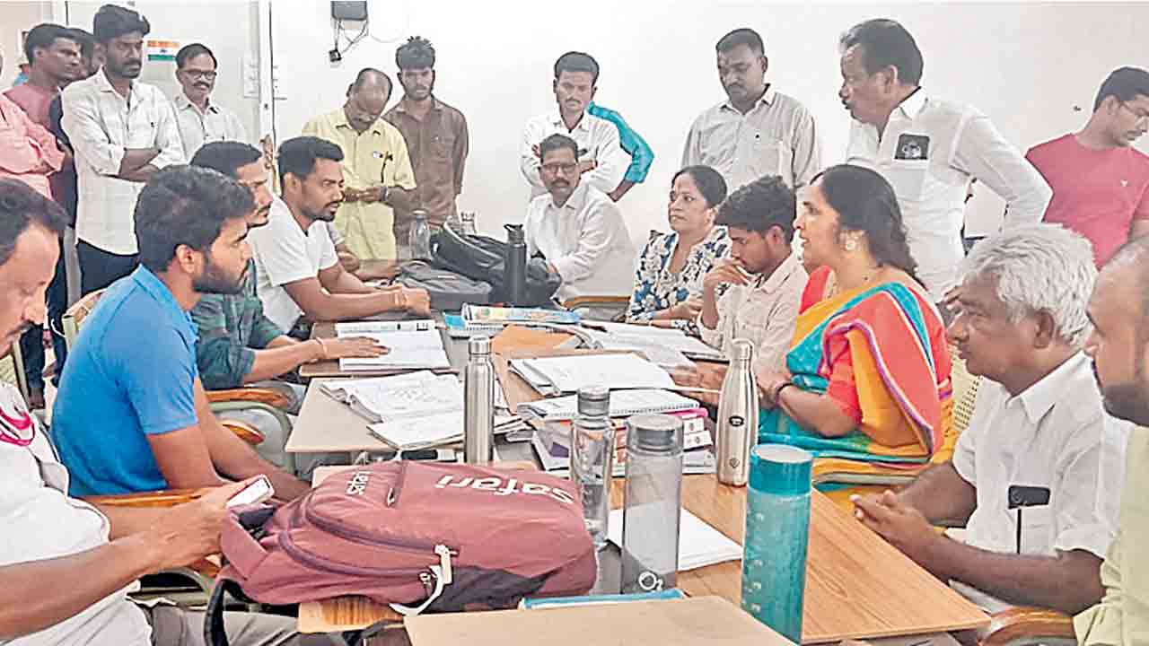 19 వేల పోస్టులతో పోలీస్‌ నోటిఫికేషన్‌ జారీచేయాలి