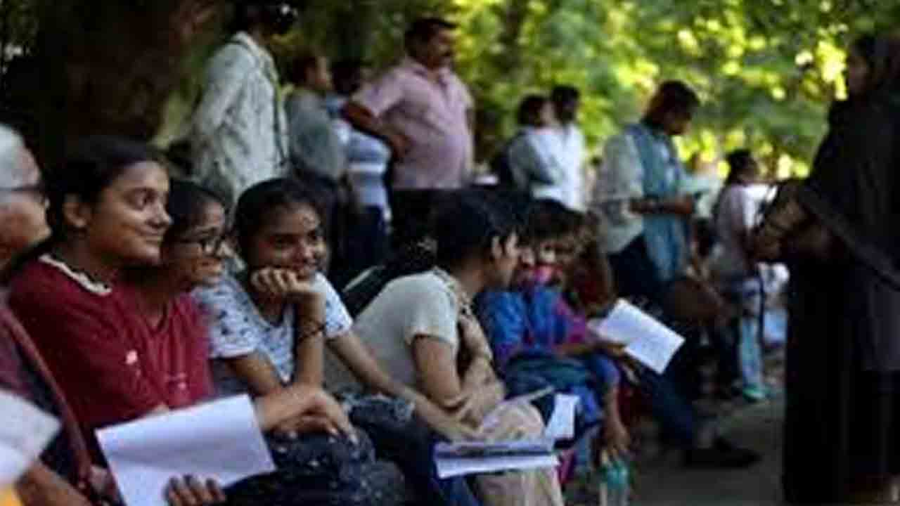 డిప్లొమాలో 8,424 సీట్లు ఖాళీ
