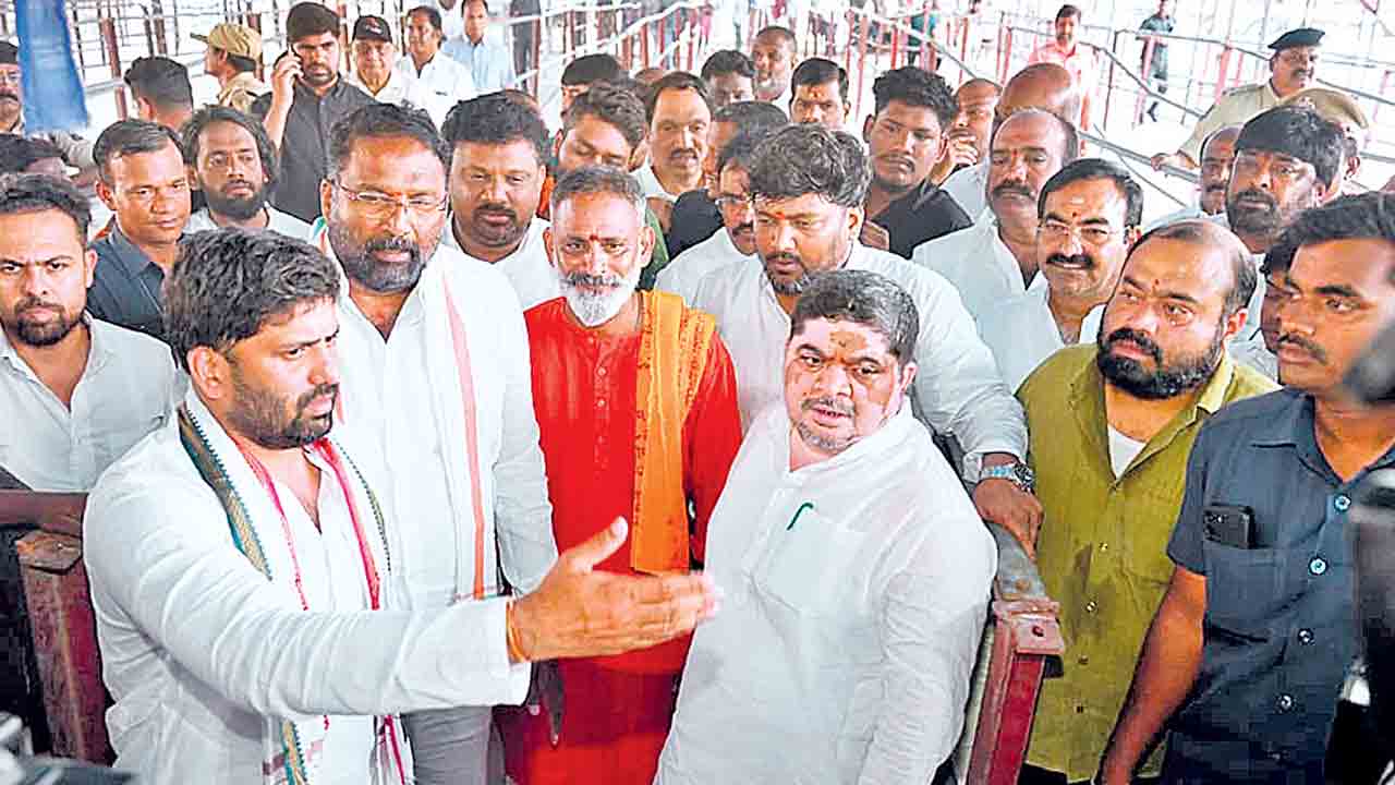 చేప ప్రసాదం పంపిణీ ఏర్పాట్లు పరిశీలన