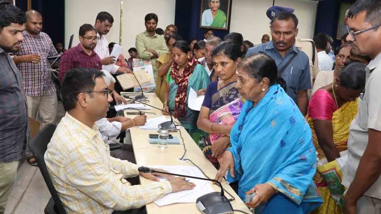 వినతులు సత్వరమే పరిష్కరించాలి