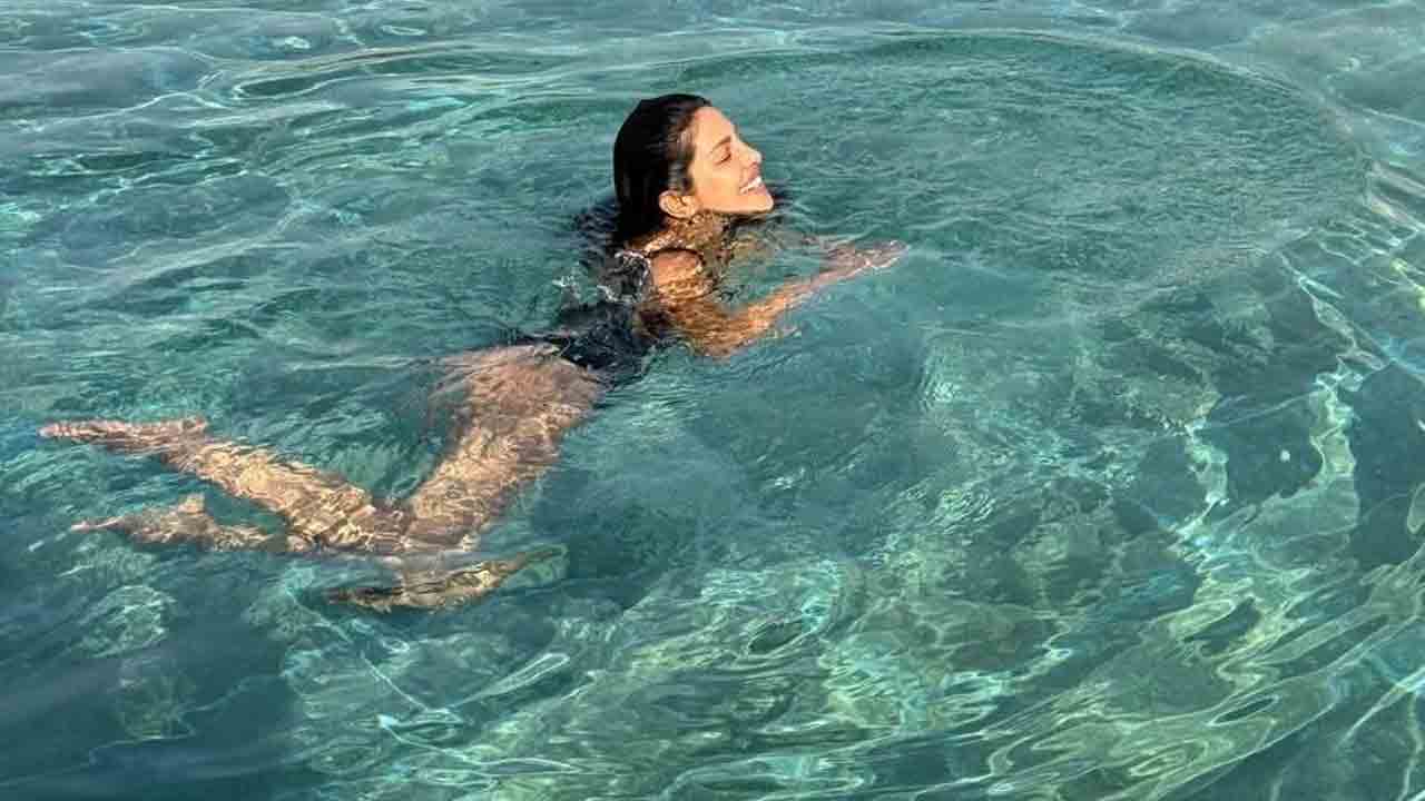 Priyanka chopra | చిల్‌ అవుట్ మూడ్‌లో ప్రియాంకా చోప్రా.. స్విమ్మింగ్‌ పూల్‌లో సరదాగా..
