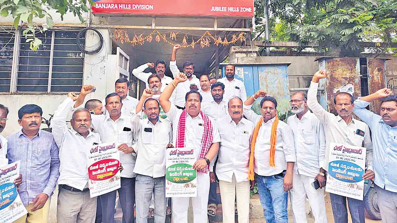 సీఎం క్యాంప్‌ ఆఫీస్‌ ముట్టడి ఉద్రిక్తం