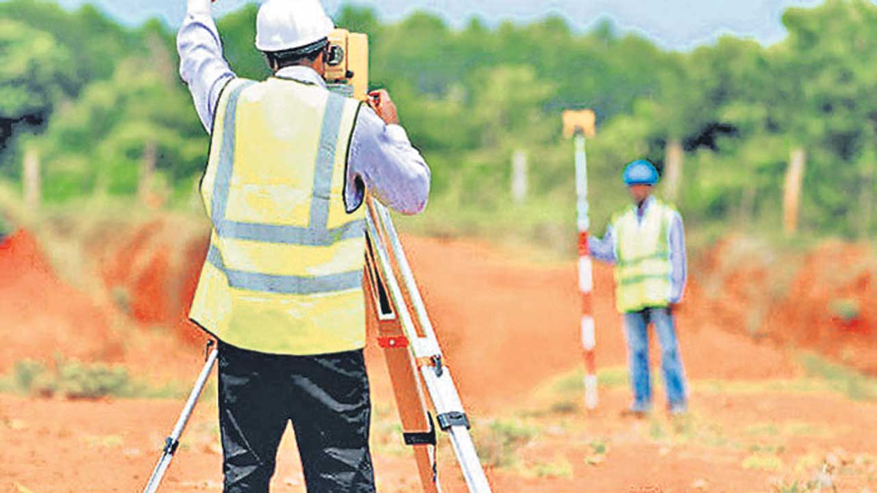 చేయి తడిపితేనే.. భూముల సర్వే